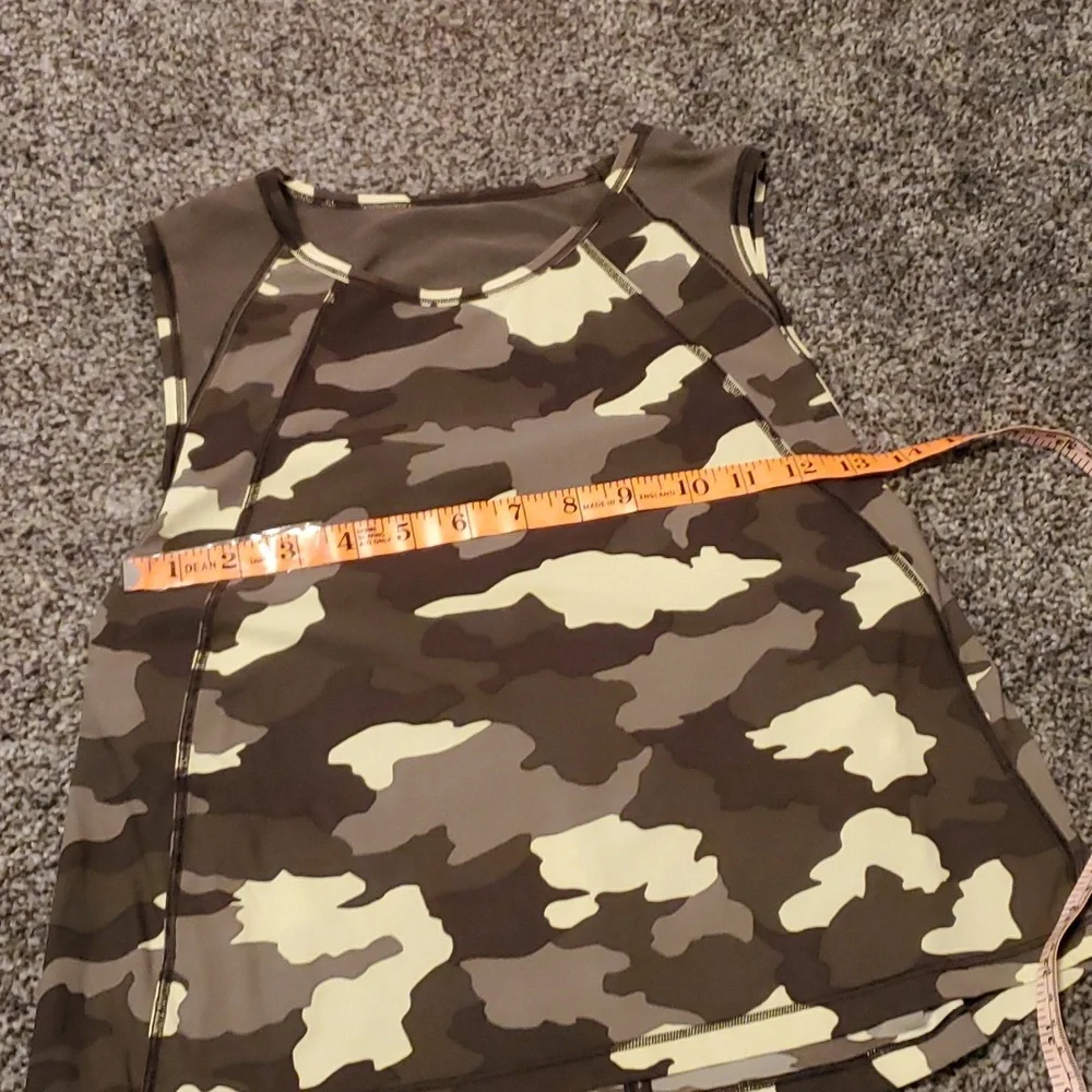 #117 Lululemon camo tank t134